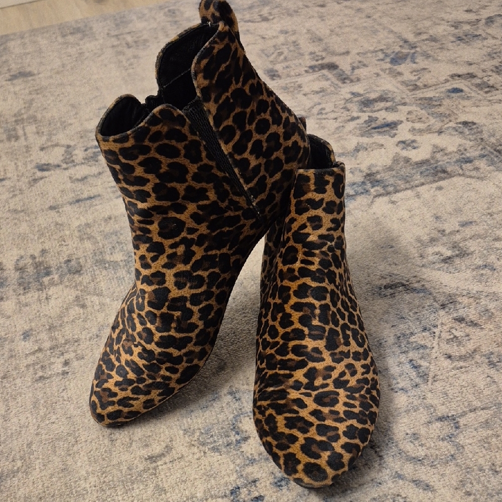 Born Leopard Print Ankle Booties Size 8